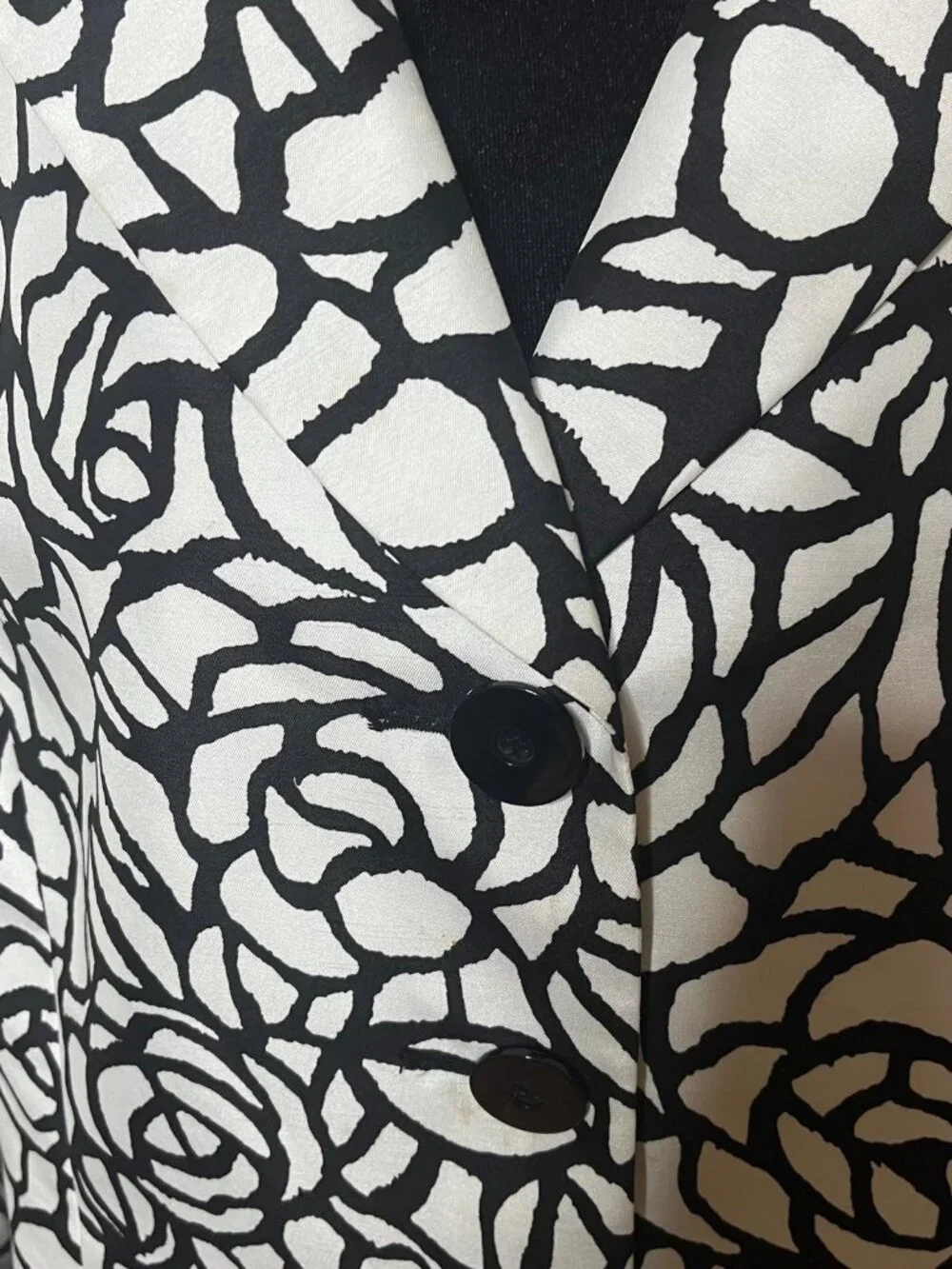 Le Suit - Black and White Floral Pattern Blazer + Black Skirt - Picture 3 of 5